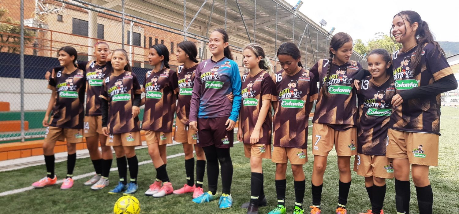 Las jugadoras del equipo femenino de Baby Fútbol de La Estrella ya se están preparando